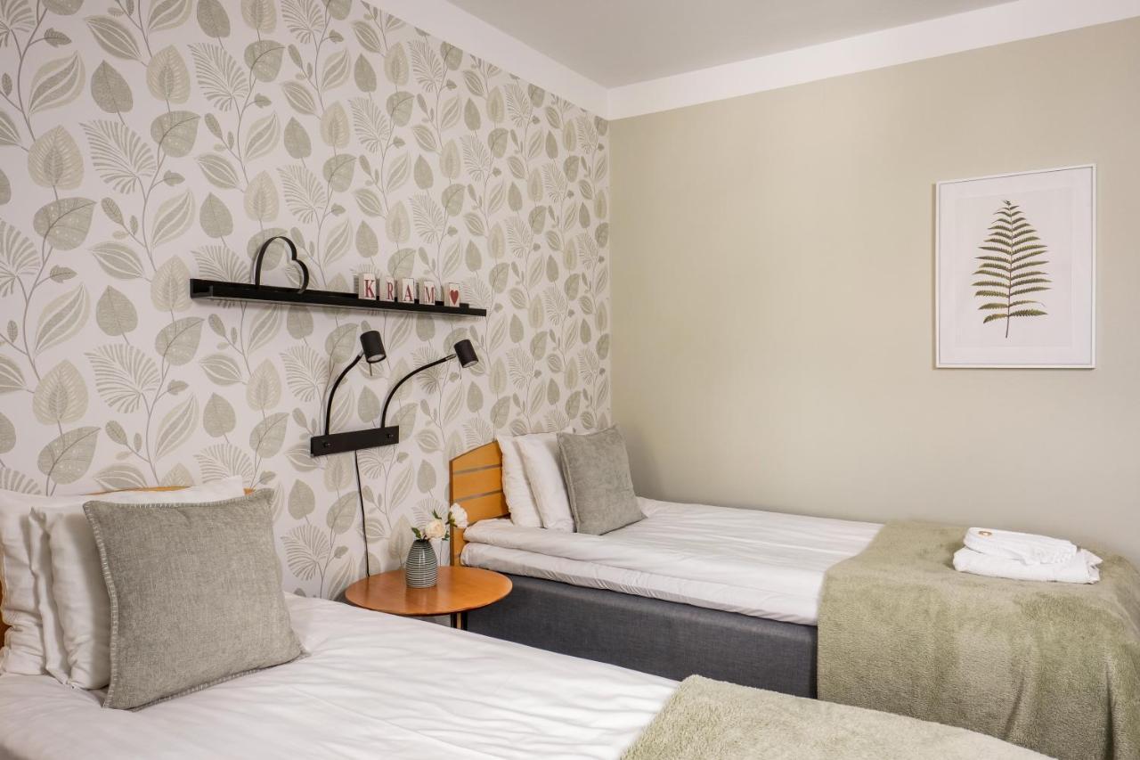 Hotel Vaennaes Vannas ภายนอก รูปภาพ