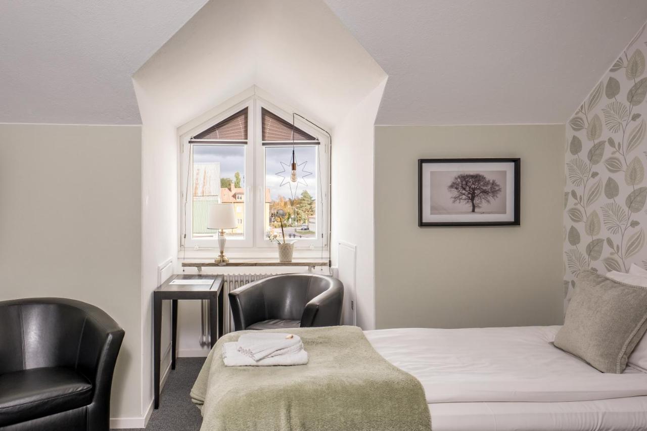 Hotel Vaennaes Vannas ภายนอก รูปภาพ